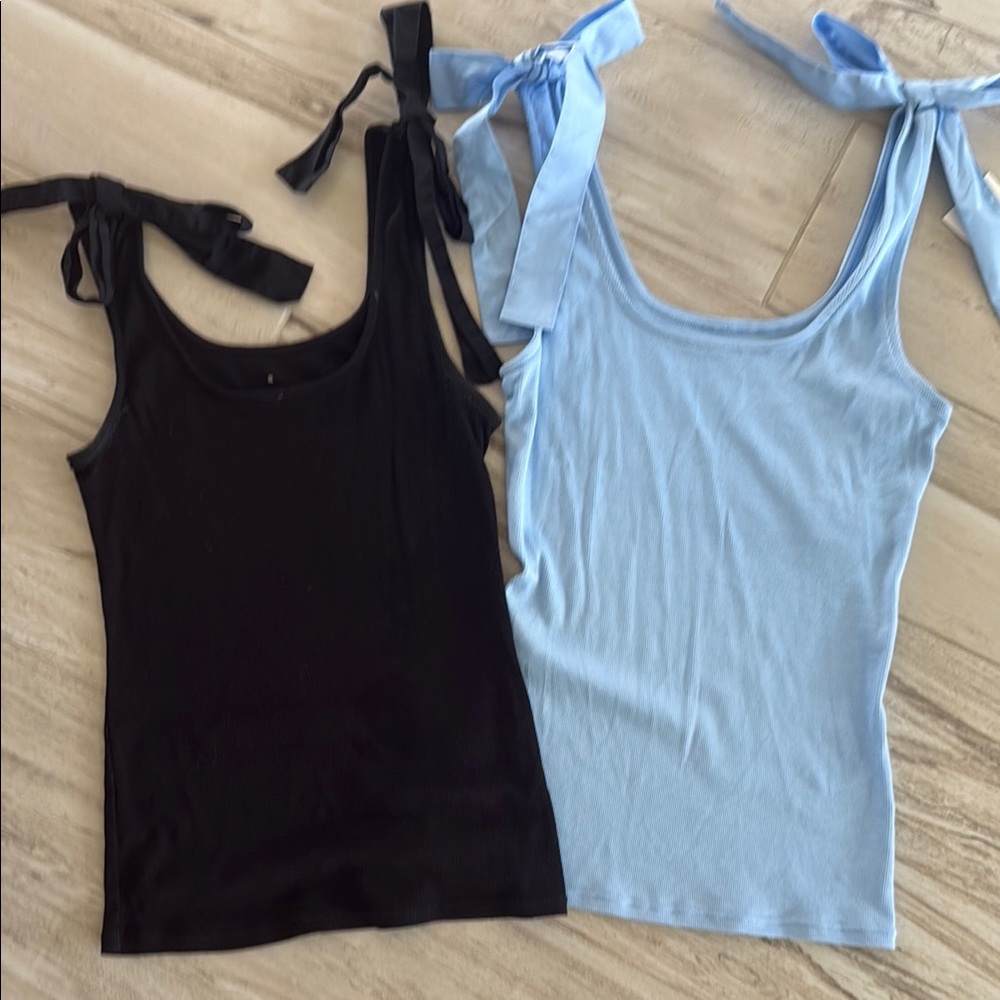 2 Women's Black and Blue Ribbon Tank Tops Small